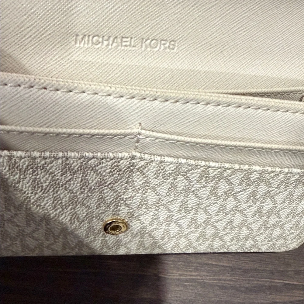Michael Kors Beige Monogram Wallet - Picture 12 of 15